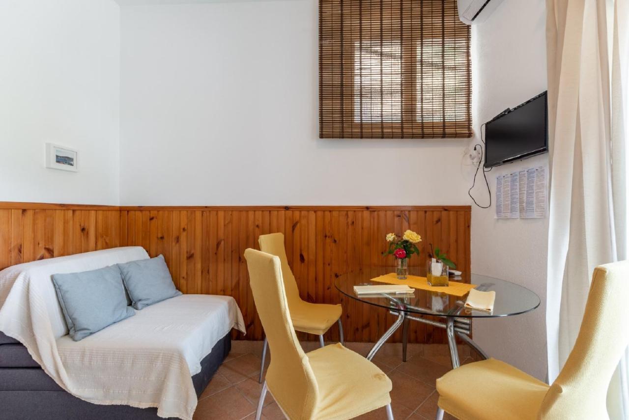 Apartments Darija Pucisca Ngoại thất bức ảnh