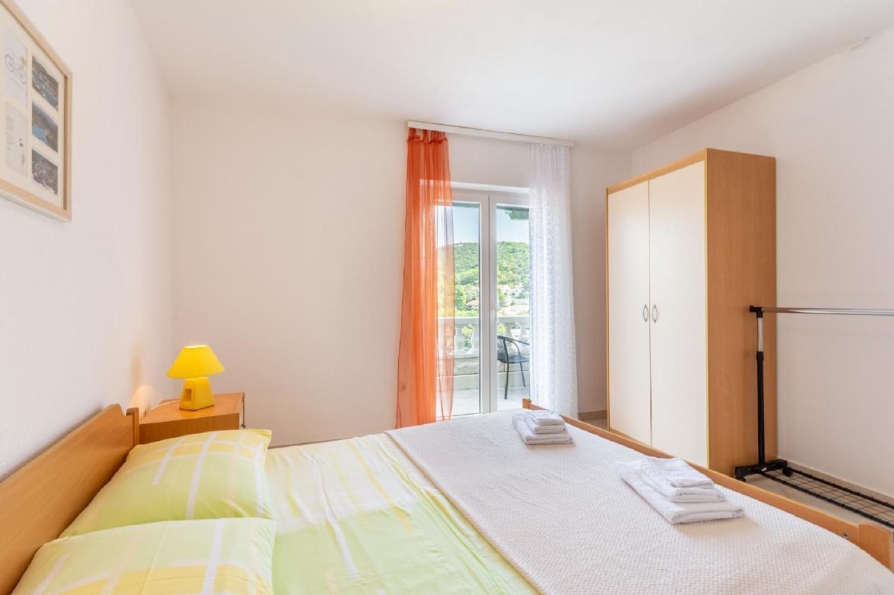 Apartments Darija Pucisca Ngoại thất bức ảnh