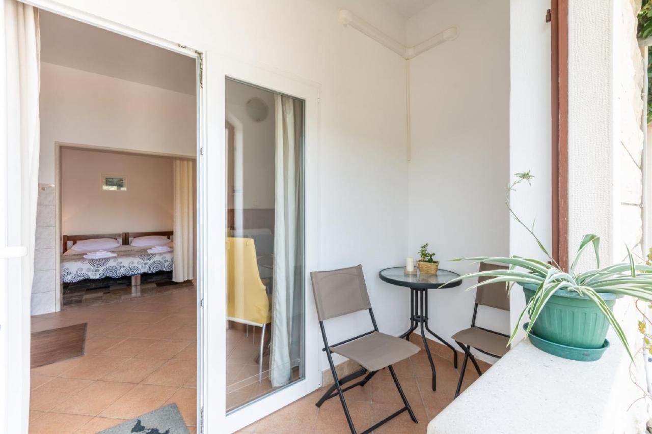 Apartments Darija Pucisca Ngoại thất bức ảnh